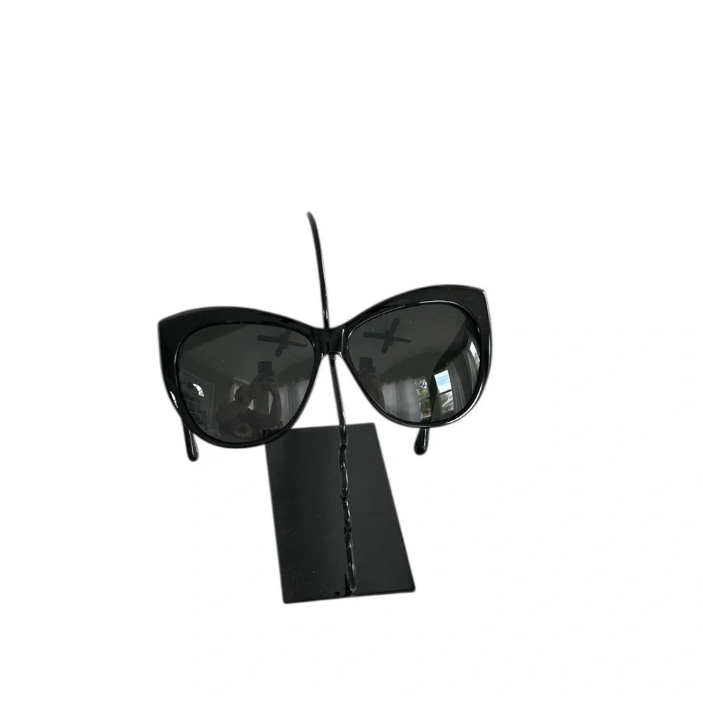 Crescent‎ Black Sunglasses Elegant Design